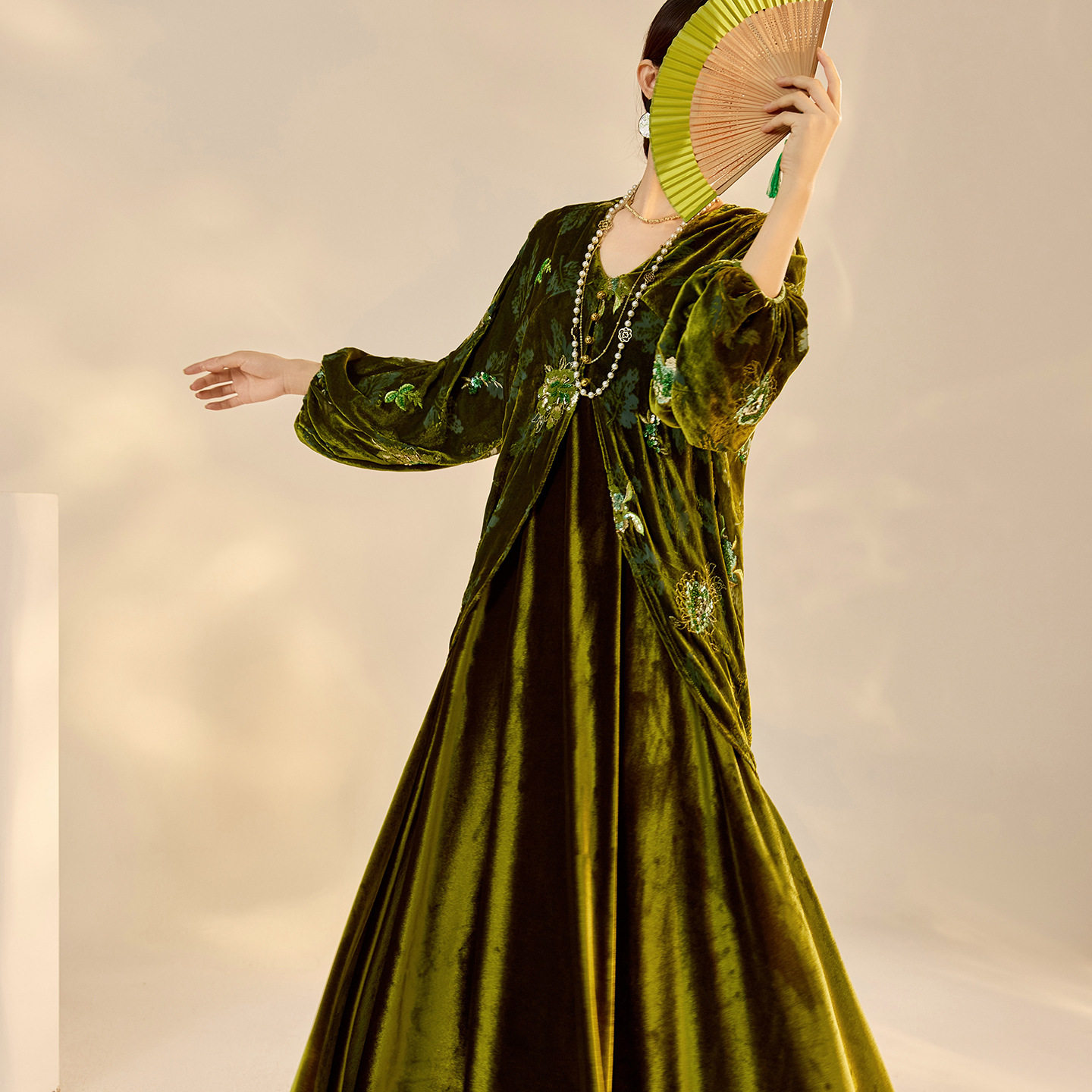 法式慵懒风亮片钉珠刺绣花金丝绒连衣裙2026春宫廷长袍子高个长裙,女装/女士精品,连衣裙,淘宝优惠券,粉丝福利购,淘宝优惠卷