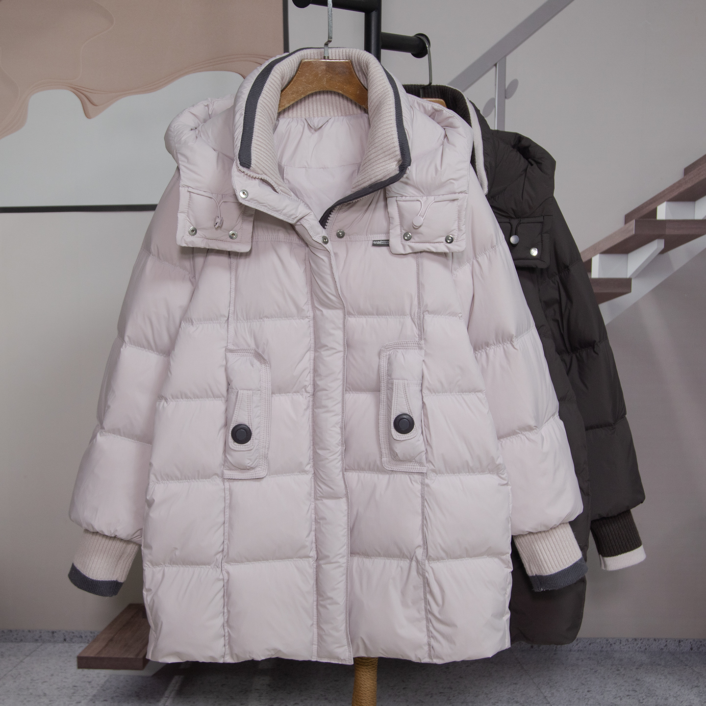 时尚宽松连帽中长款羽绒服