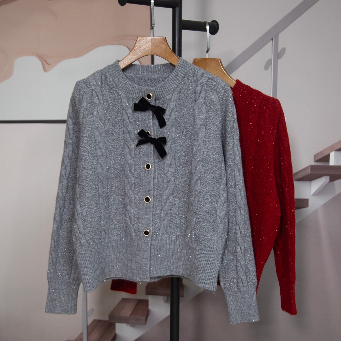 时尚蝴蝶结灰色绞花纹针织开衫女2026春季新款百搭毛衣外套潮3313