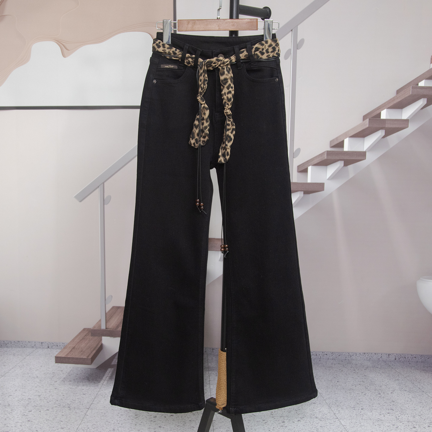 时尚高腰显瘦抓绒牛仔裤