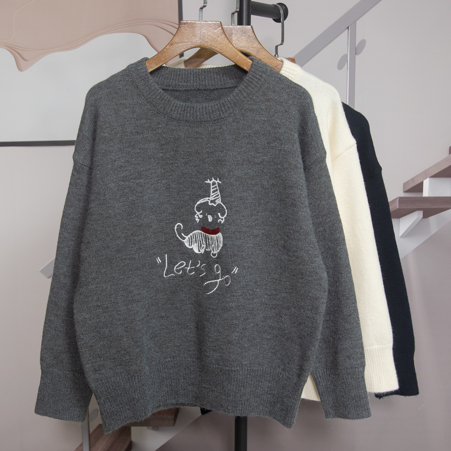 时尚卡通小狗刺绣圆领针织衫女2025秋冬新款宽松设计感毛衣潮9112