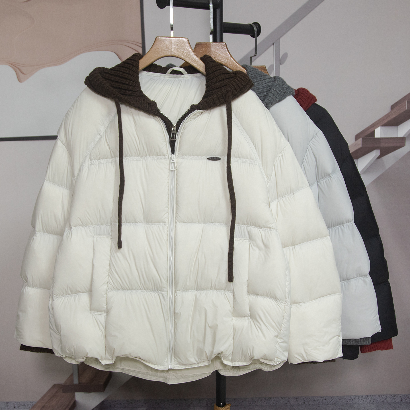 时尚针织连帽白鸭绒羽绒服