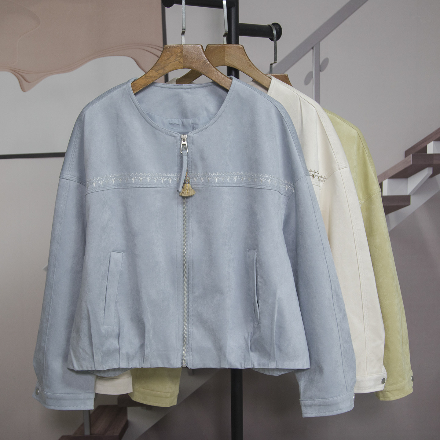 时尚复古圆领绣花外套女2026春季新款拉链夹克百搭宽松上衣81120