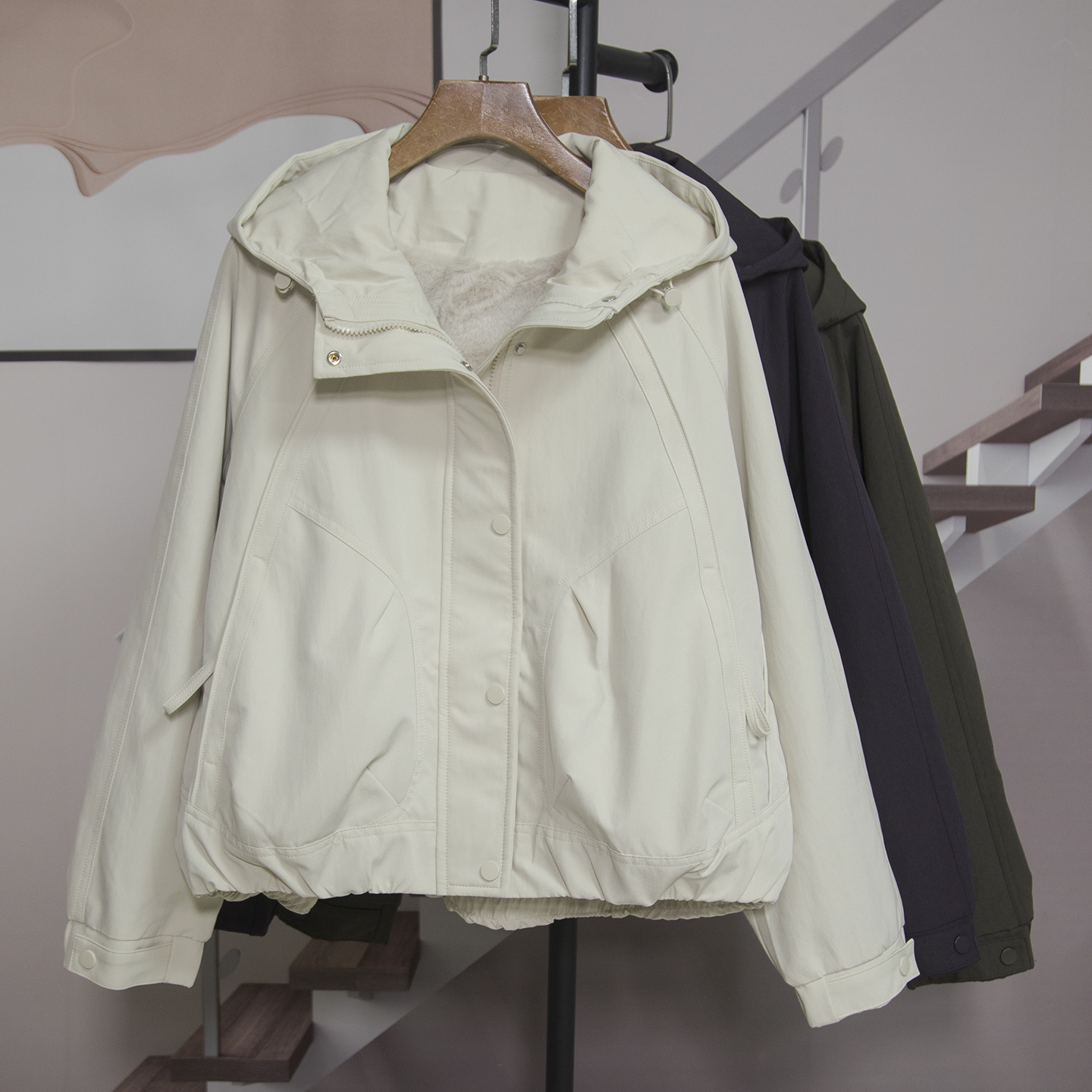 时尚连帽加绒外套女2025秋冬新款宽松百搭休闲夹克减龄上衣潮D866