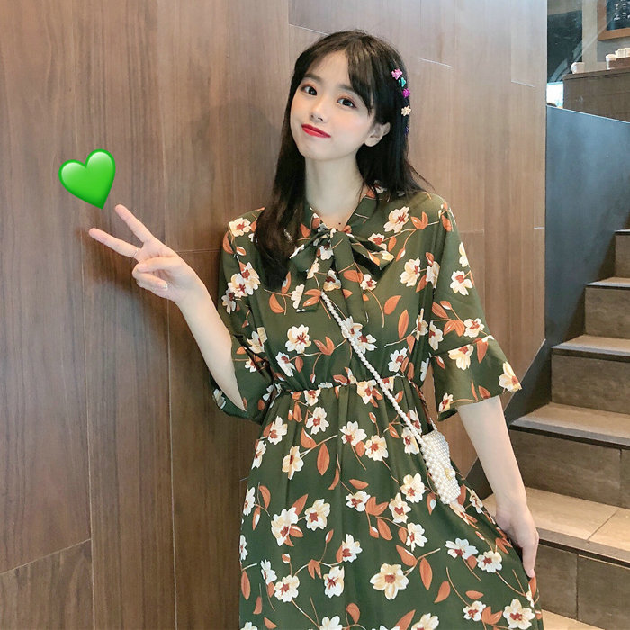 Summer new Korean Short Sleeved flower print dress shows slim waist and big swing skirt