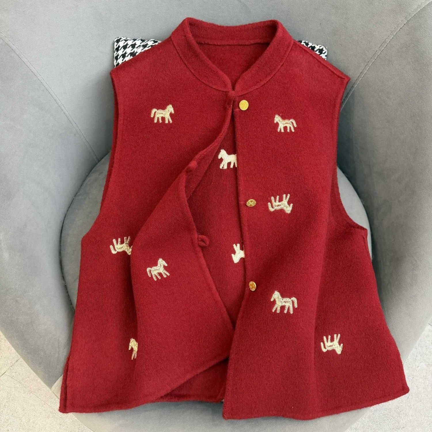 新款羊毛时尚国风刺绣小马红色坎肩女式冬季马甲国风新中式马甲女,女装/女士精品,马夹,淘宝优惠券,粉丝福利购,淘宝优惠卷