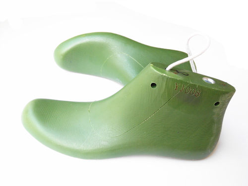 固特异劳保鞋新款时尚耐高温塑胶