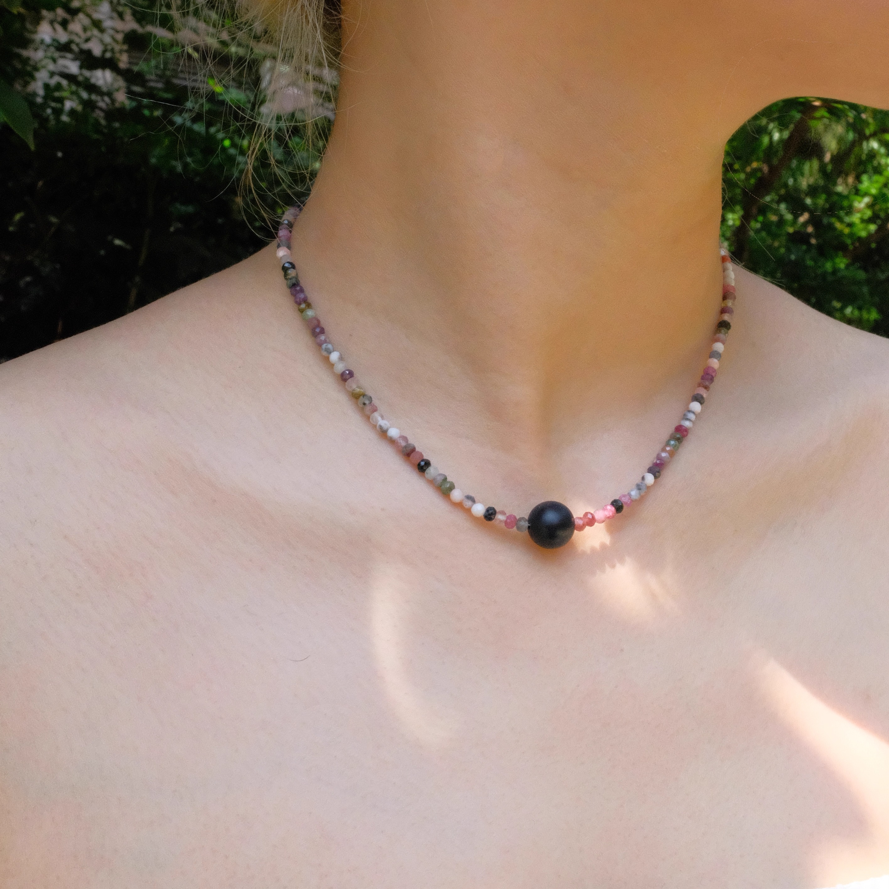 《爪哇秘境》旷净粉碧玺蔷薇石黑玛瑙路路通锁骨链