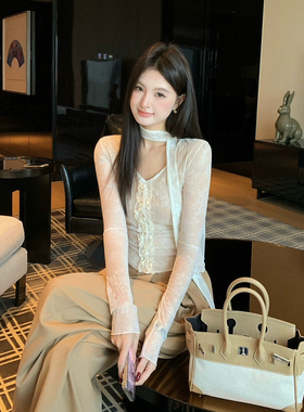 早春新款纯欲风双层蕾丝捏褶花边V领T恤配飘带气质修身打底上衣小