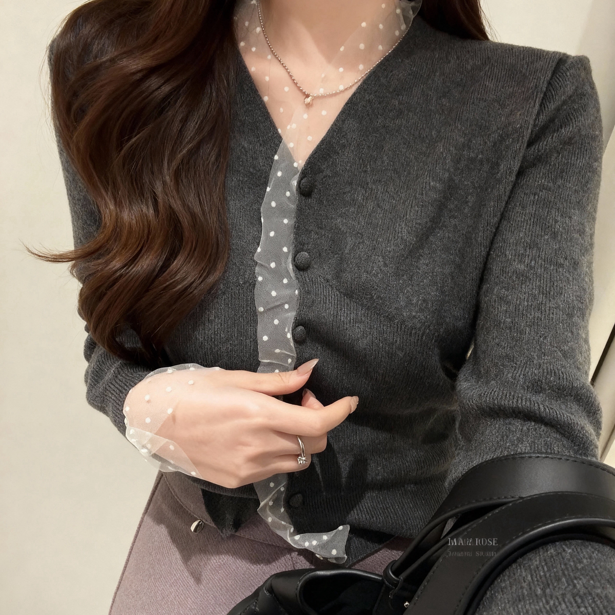 美貌的打底针织毛衣蕾丝拼接v领温柔修身显瘦毛衣针织开衫（含30