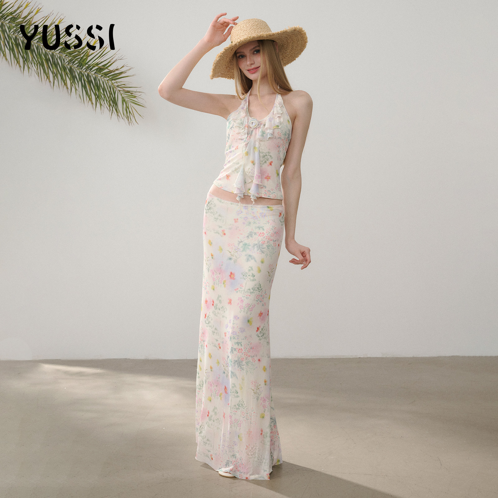 YUSSI夏新款碎花网纱挂脖吊带背心套装女中长款包臀半身裙两件套图片