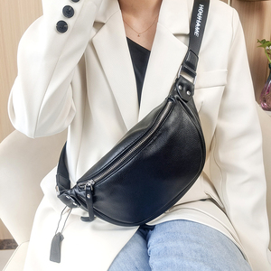 真皮胸包女2023韩版潮流简约百搭时尚黑色小挎包女休闲腰包斜挎包