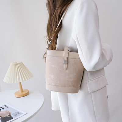 水桶包国风丝光皮时尚单肩包