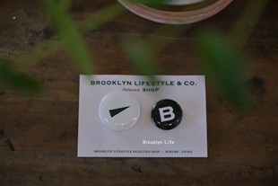 现货 brooklyn lifestyle 布鲁克林商店 自制周边胸针 一对