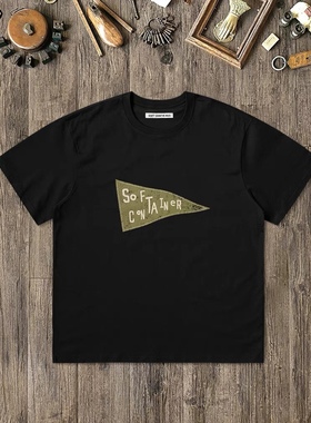 SOFT CONTAINER 三角旗印花宽松圆领短袖T恤都市潮流简约 两色选