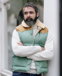 国内现货 日本ROCKY MOUNTAIN featherbed 羽绒马甲毛领外套