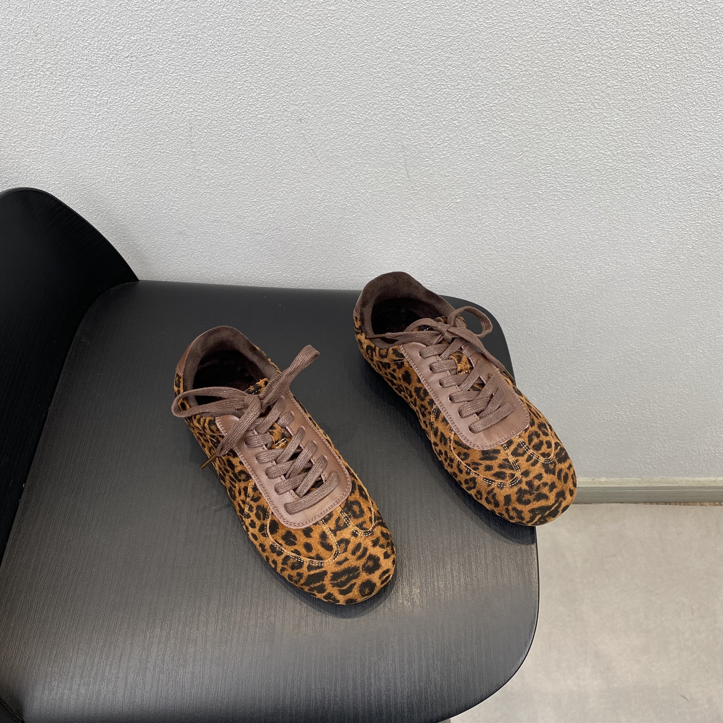 舒适百搭真皮豹纹圆头系带休闲鞋