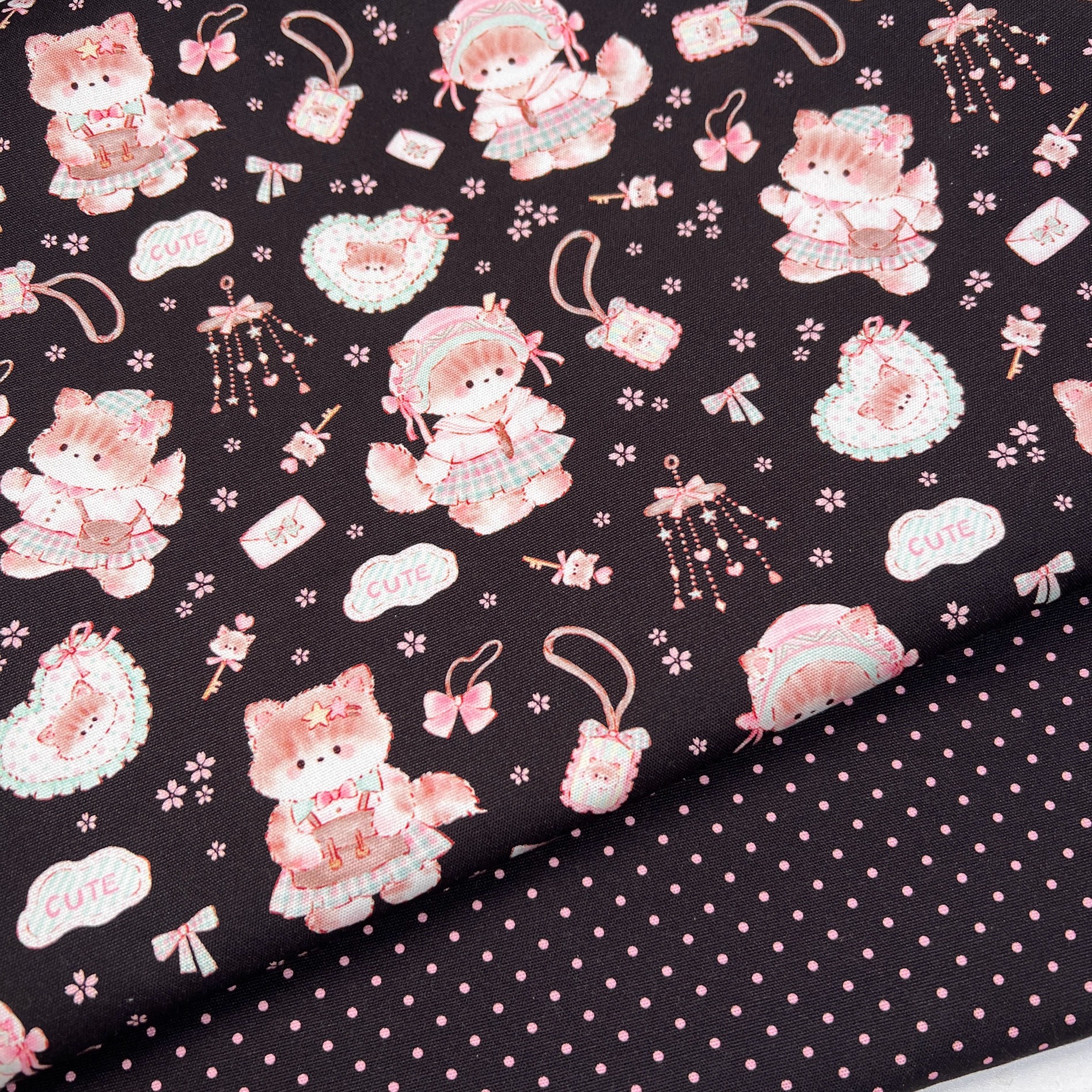 版权定制 黑底礼物猫咪 8安全棉 手工帆布  DIY 包包 面料