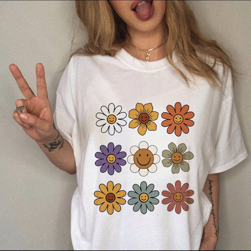 Smile Flower T shirt 时尚花朵笑脸T恤女小众风复古大码短袖衫