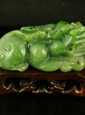 精工雕刻把件新疆和田玉送证书