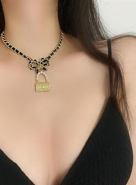 皮质拼接时尚风吊坠锁骨链