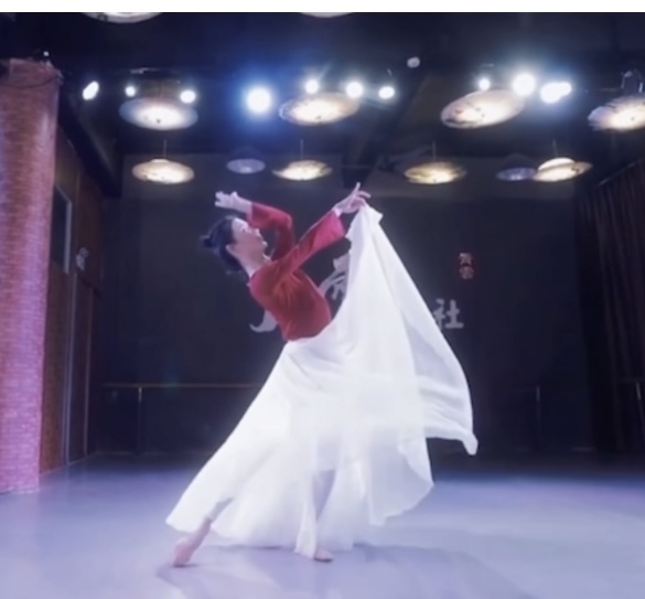 叠舞倾城 1080度梅花三弄同款双层舞蹈飘逸大摆半身裙舞