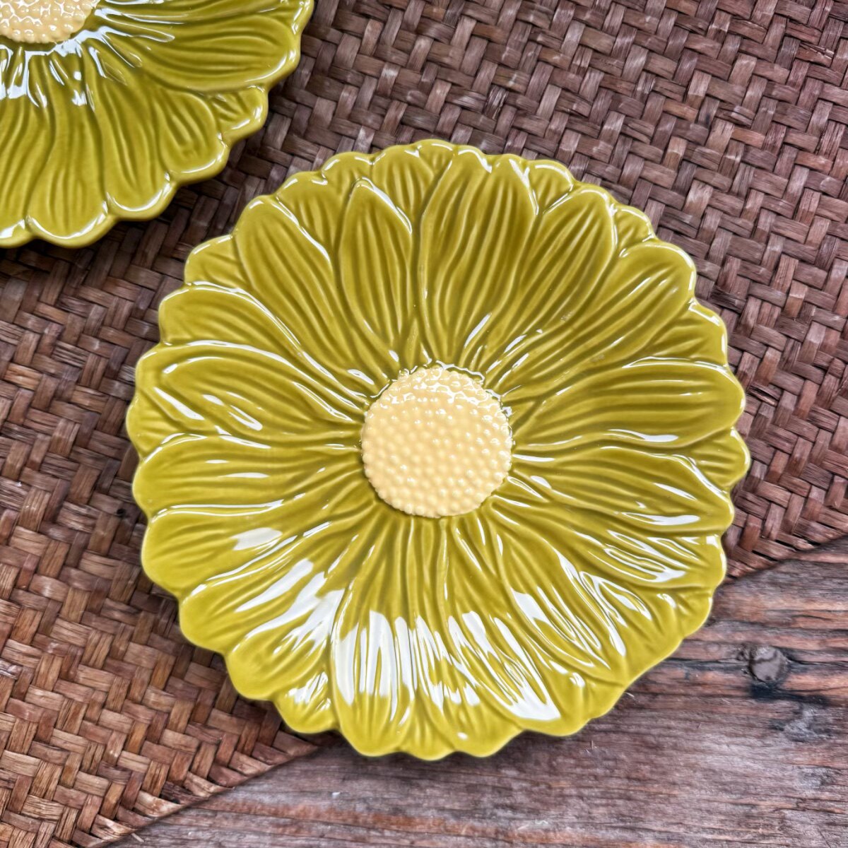 复古花朵造型ins风格浮雕纹理陶瓷花瓣盘子装饰炒菜点心蛋糕盘