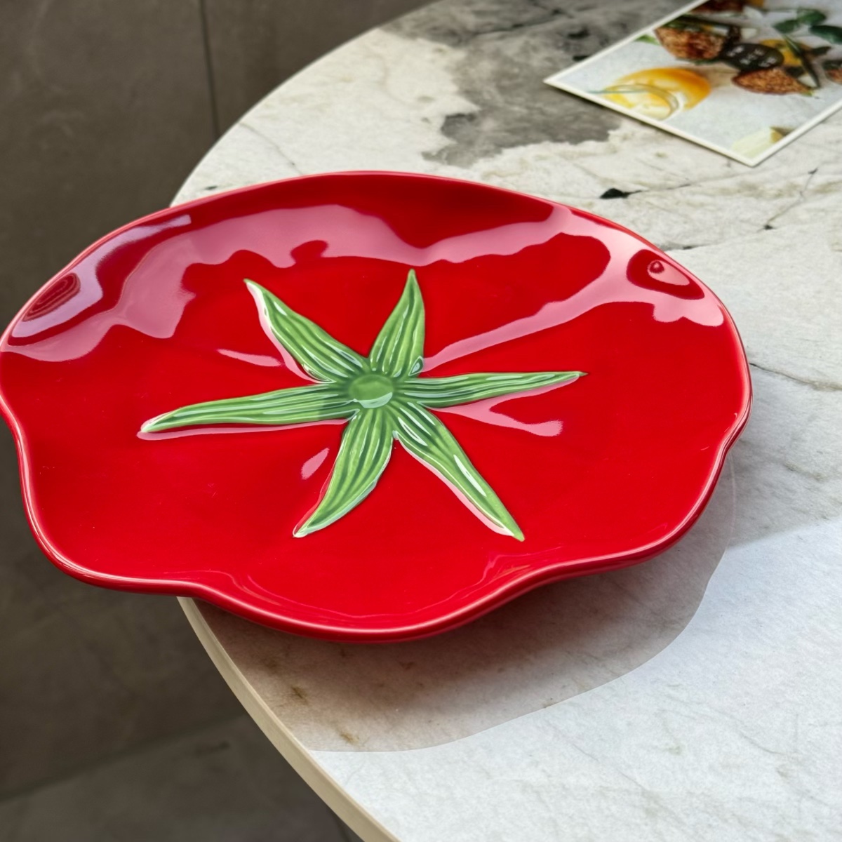 可爱陶瓷番茄餐具菜盘子菜盘红色果盆瓜子碟饺子盘经典造型不规则