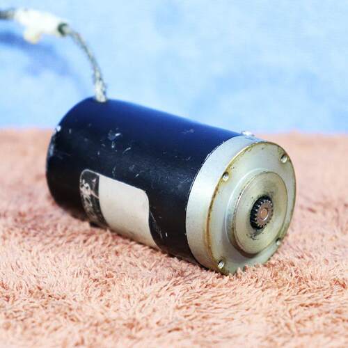 议价A025GLOBE MOTORS JCO-322 Motor 27VDC Motor