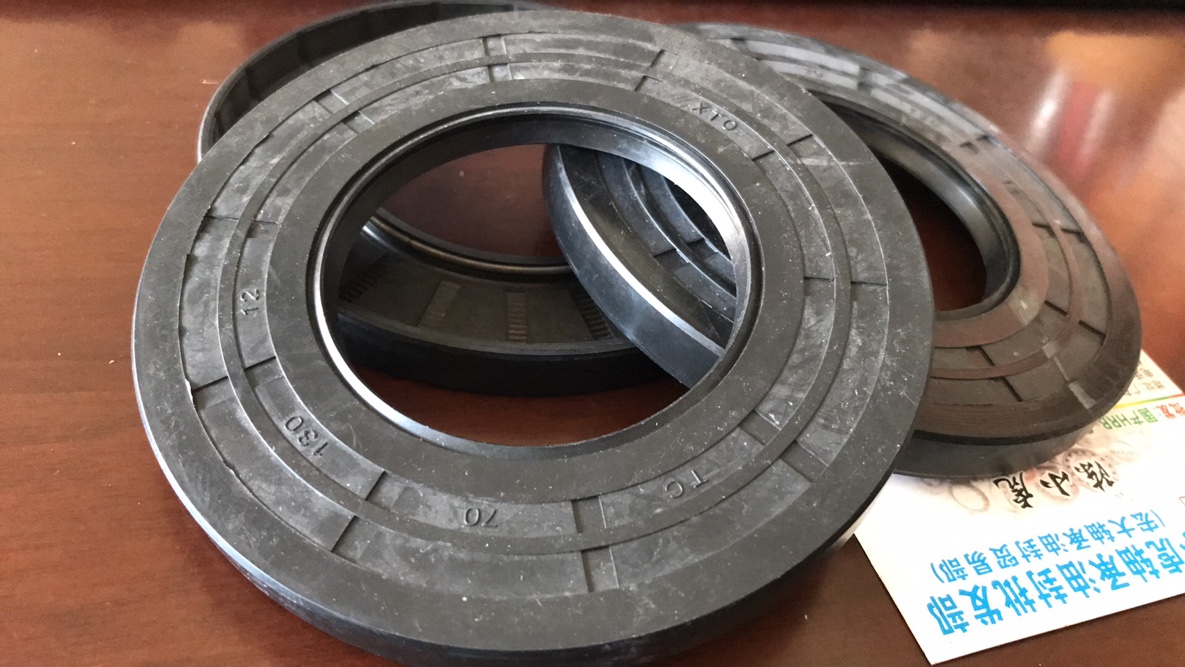 TC70*130*12XTO丁青内骨架油封