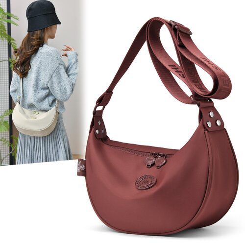 时尚新款饺子包包女小号斜挎运动单肩包休闲小众高级感尼龙布女包