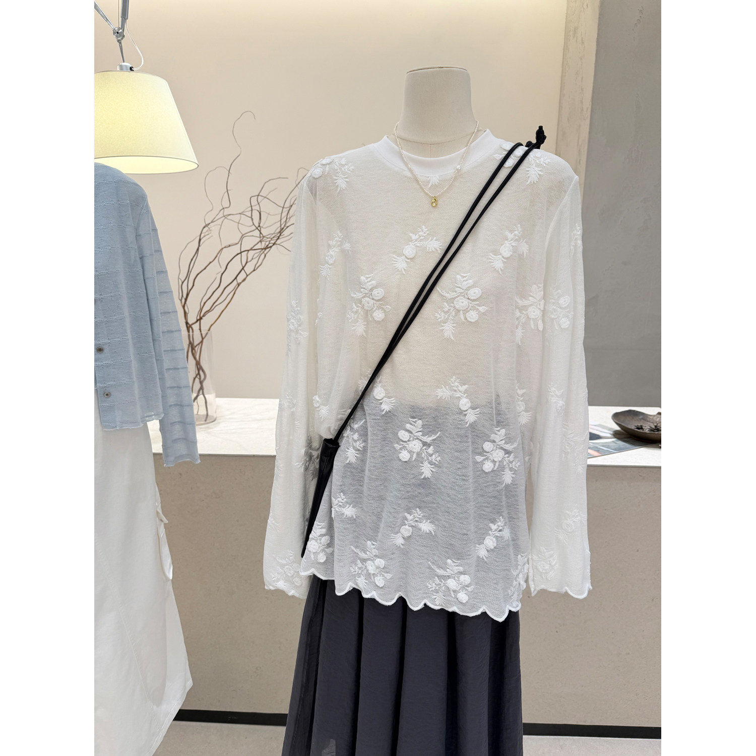小哲 白色立体花朵刺绣蕾丝长袖T恤女夏季透视薄款套头上衣罩衫