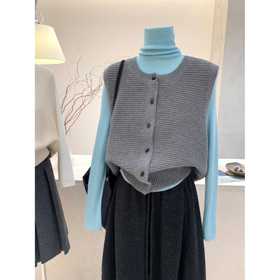 圆领针织开衫牛角扣毛衣背心坎肩
