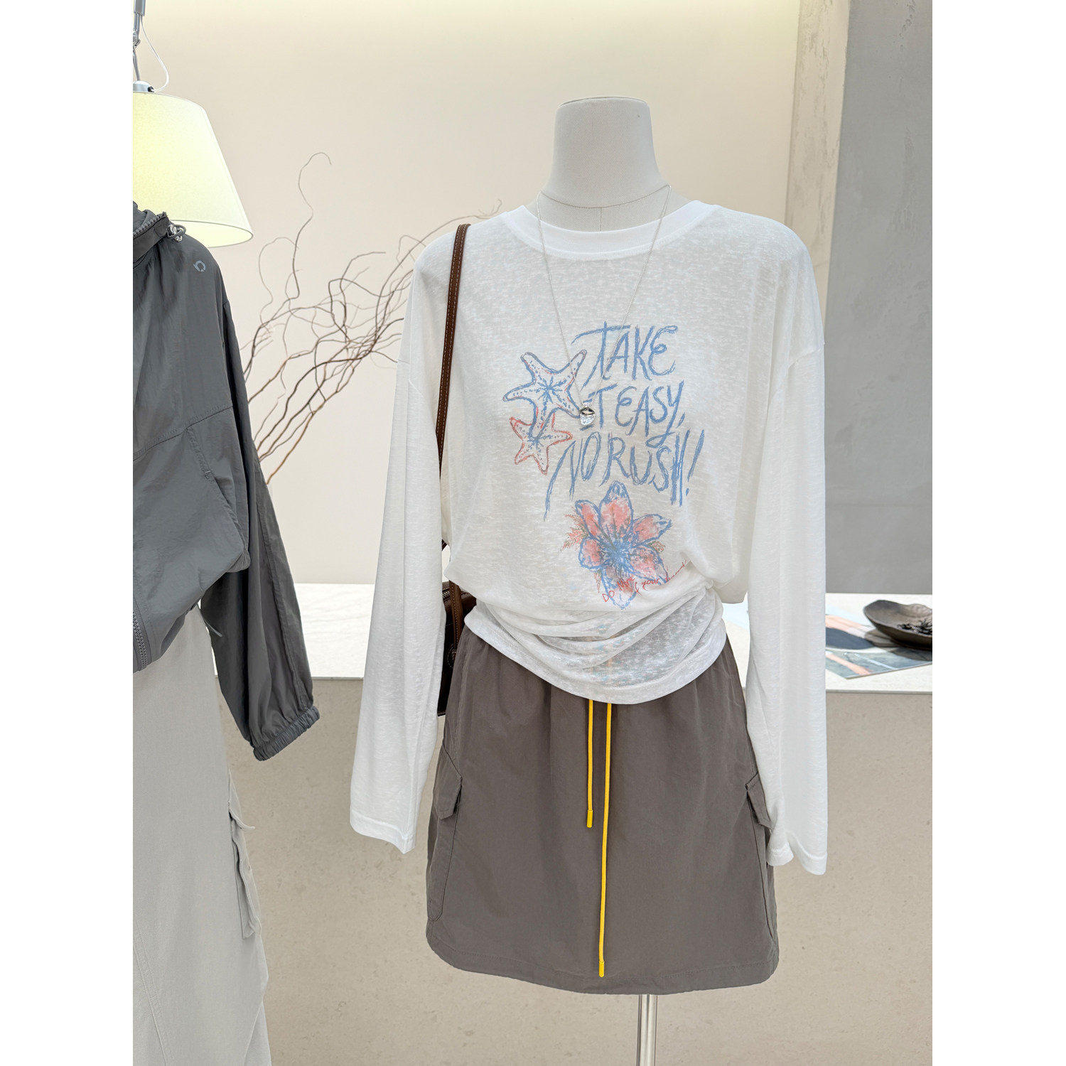 小哲 字母印花长袖T恤女夏季白色圆领宽松休闲慵懒风防晒上衣