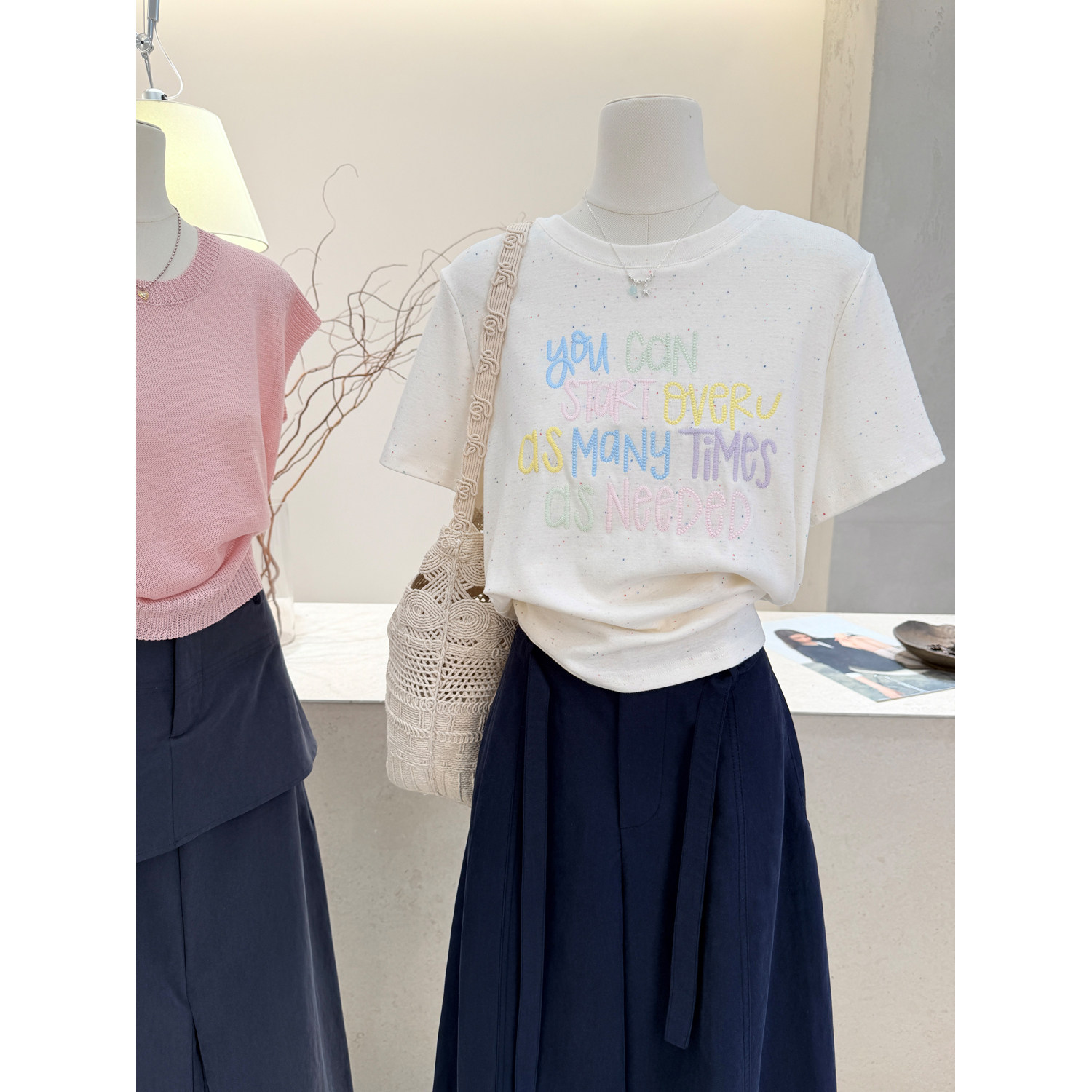 小哲 夏日彩色字母短袖T恤女2026新款白色设计感小众百搭休闲上衣