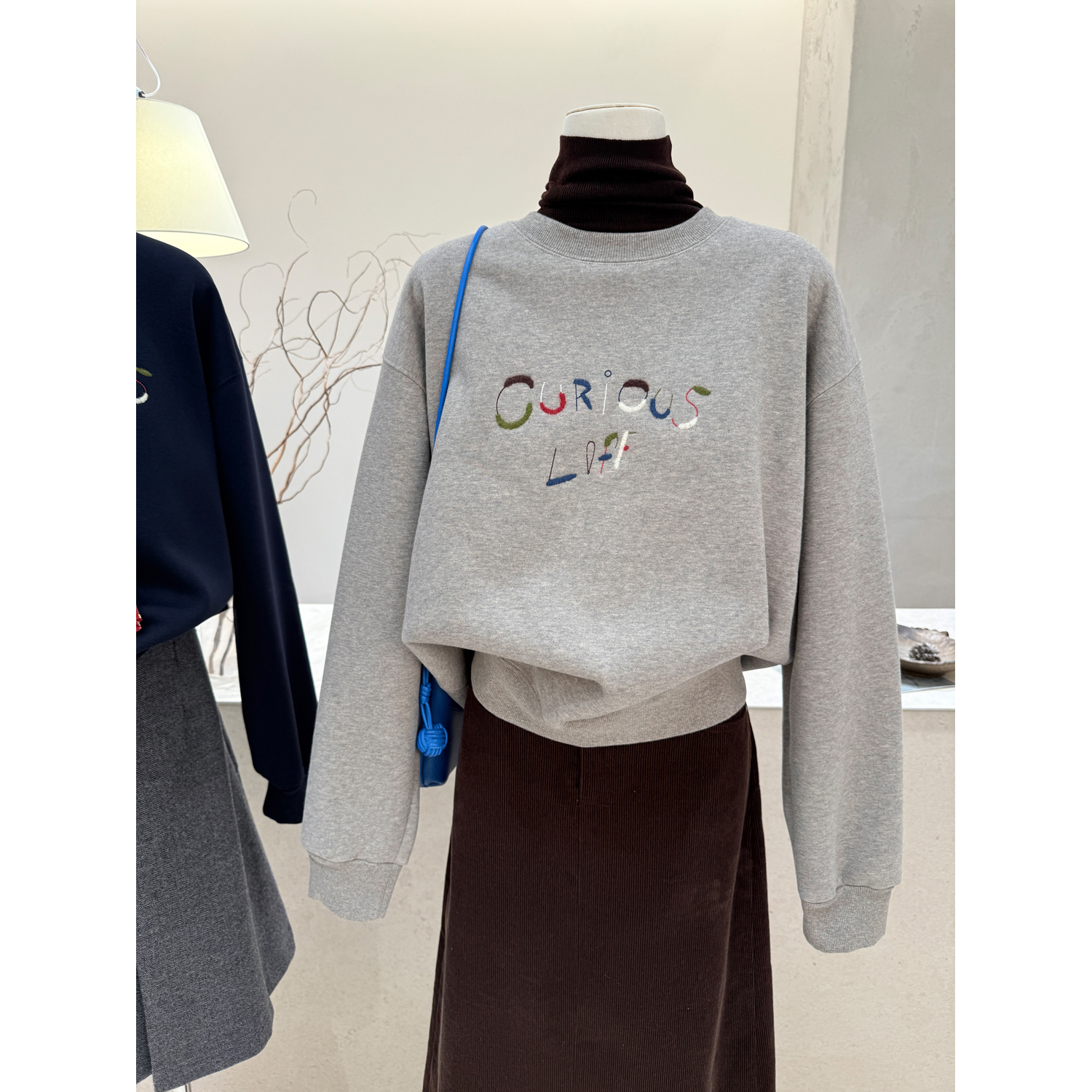 韩版彩色刺绣字母卫衣