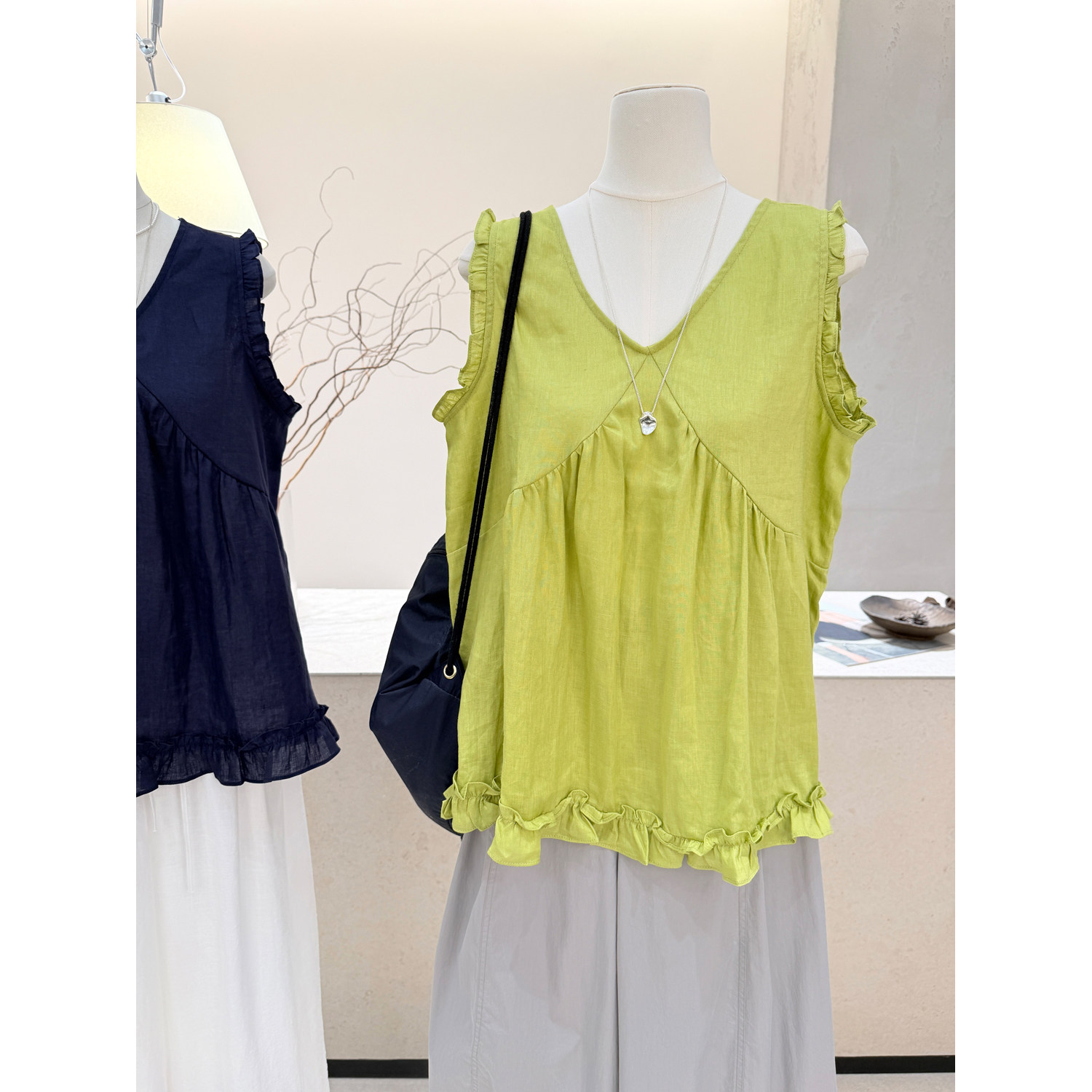 小哲 韩版V领花边无袖衬衫女夏季宽松百搭显瘦减龄设计感上衣