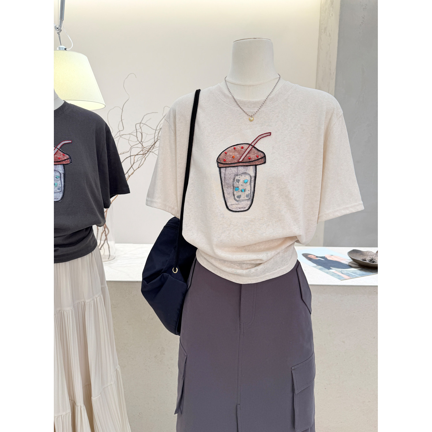 小哲 奶茶杯印花短袖T恤女夏季小众落肩袖宽松显瘦百搭圆领上衣