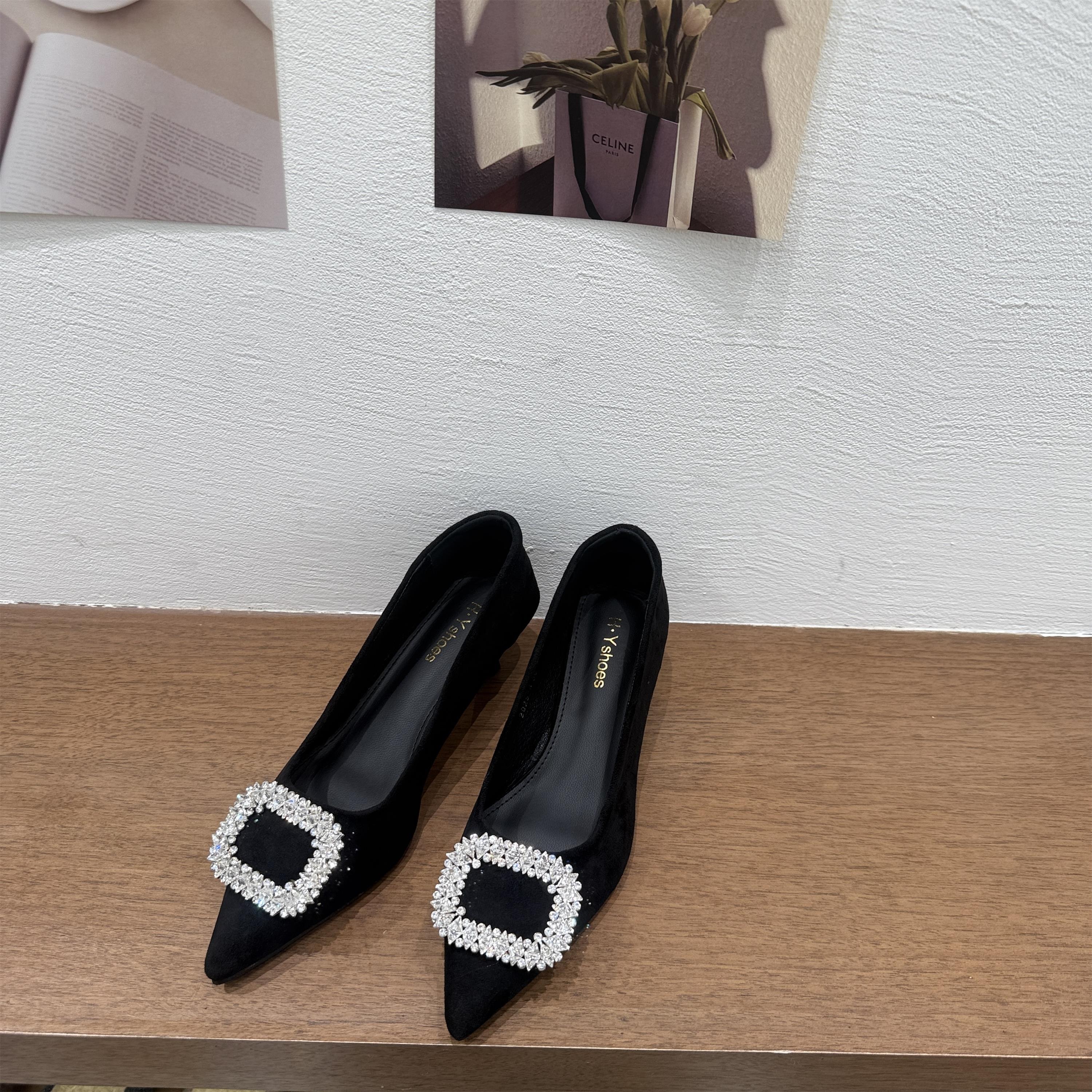 2026春季气质尖头水钻方扣单鞋女黑色INS浅口通勤法式时尚高跟鞋