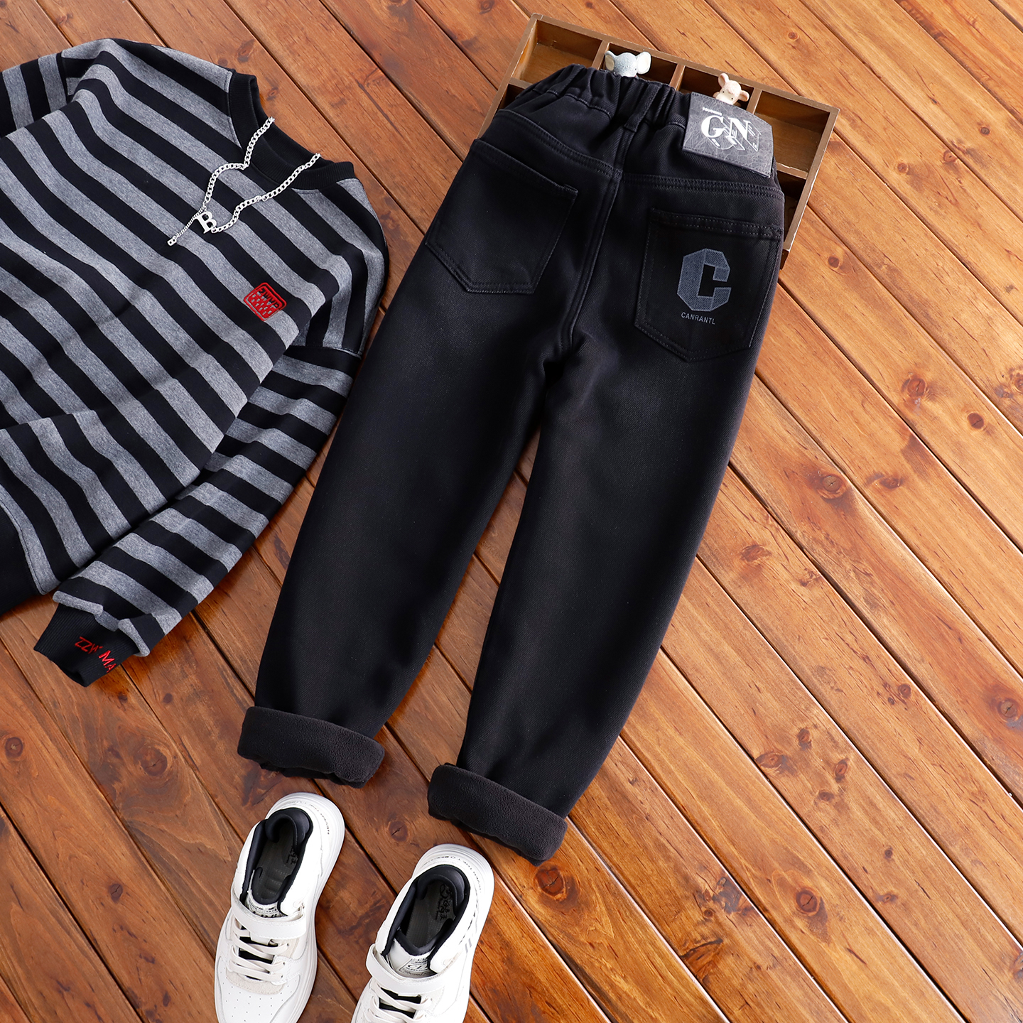 男童黑色窄版小老爹加绒牛仔裤冬