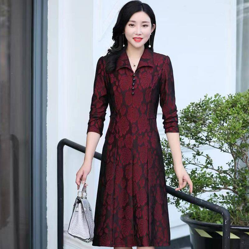 加绒加厚连衣裙女2026秋冬新款妈妈洋气过膝修身遮肉显瘦打底裙子