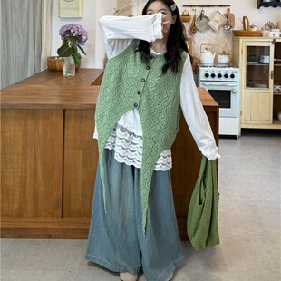 大码女装日系复古蕾丝花边拼接长袖T恤+毛衣豆绿马甲+牛仔裤套装