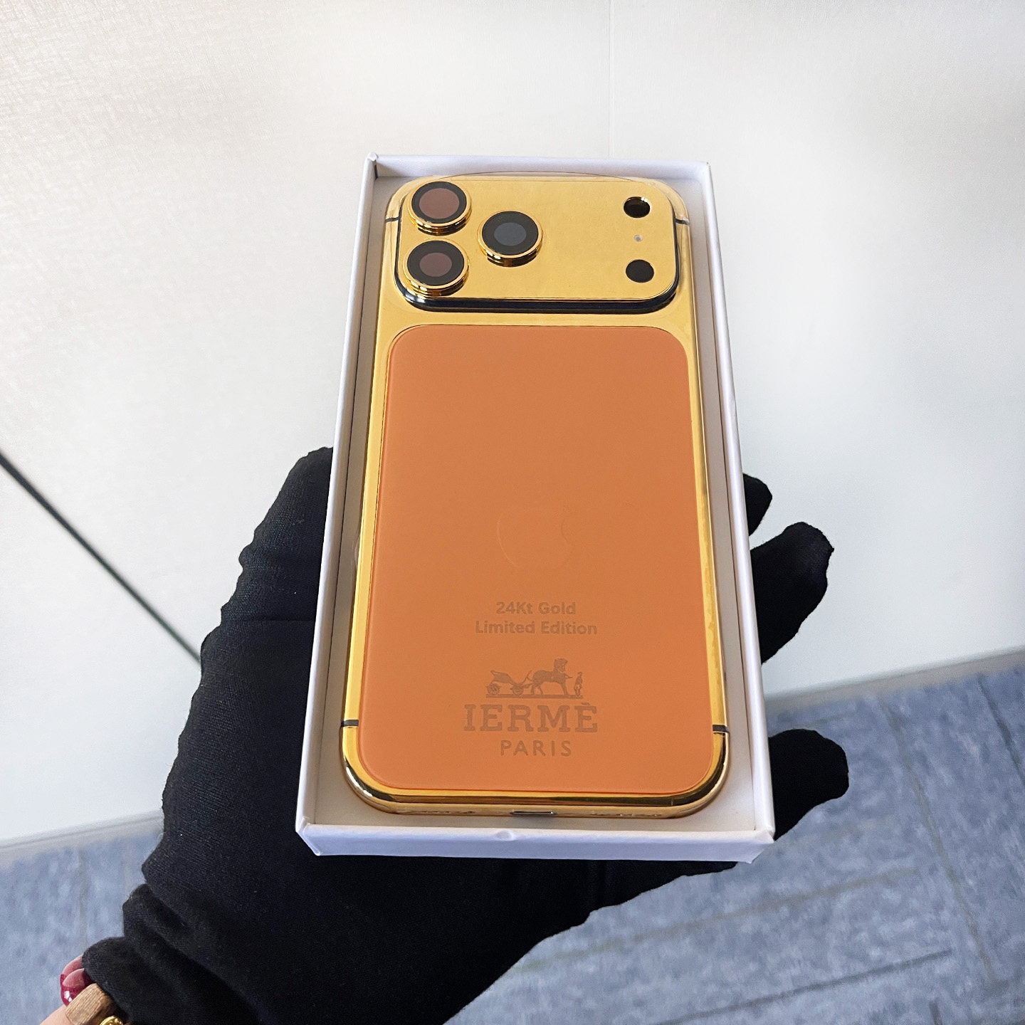 thumbnail for For Apple 17Pro Gold Edition Middle Frame iPhone 17Promax High-end Custom Back Cover Glass Back Panel