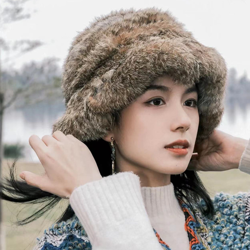 出游女士冬季皮草帽子
