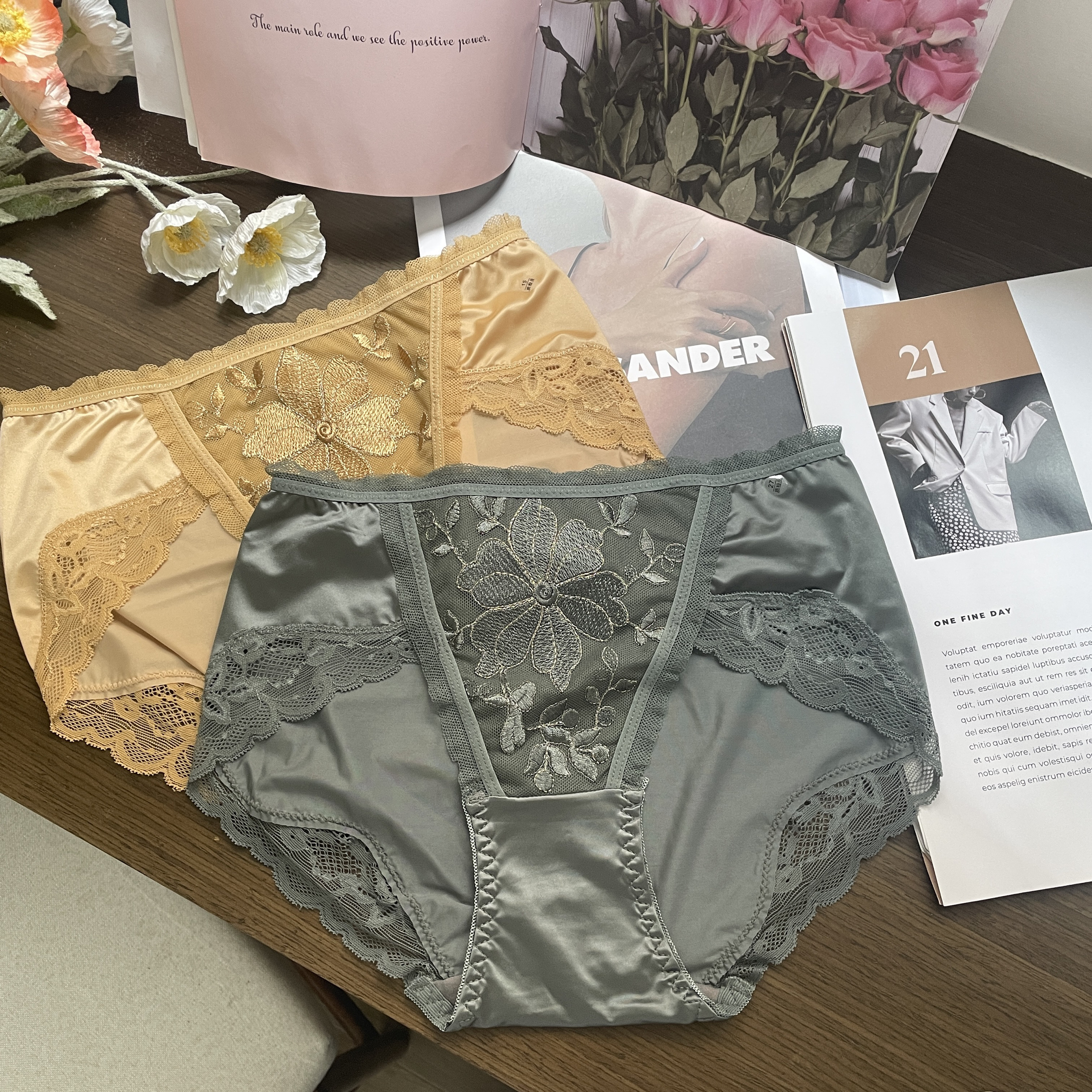 重工刺绣内裤女士纯棉抗菌裆冰丝缎面刺绣舒适高端女士内裤