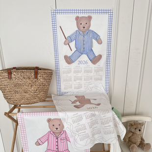 ins中古小熊挂布日历年历2026可爱儿童房家居软装背景墙布置装饰