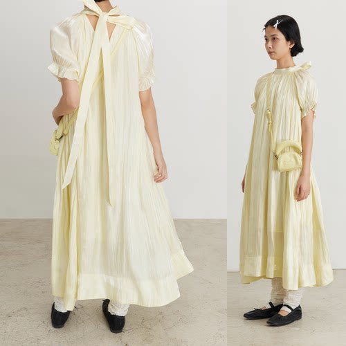 青春甜美伞型鹅黄连衣裙