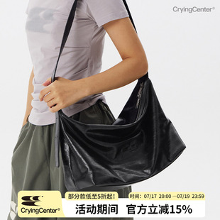 CryingCenter 黑色油蜡皮中号斜挎大容量通勤皮包   哭喊中心