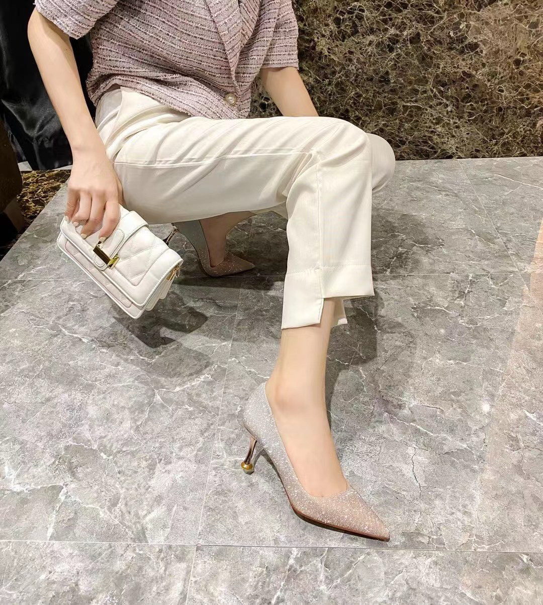 婚鞋女新娘鞋2024新款宴会水晶鞋尖头细跟伴娘单鞋女十八岁高跟鞋