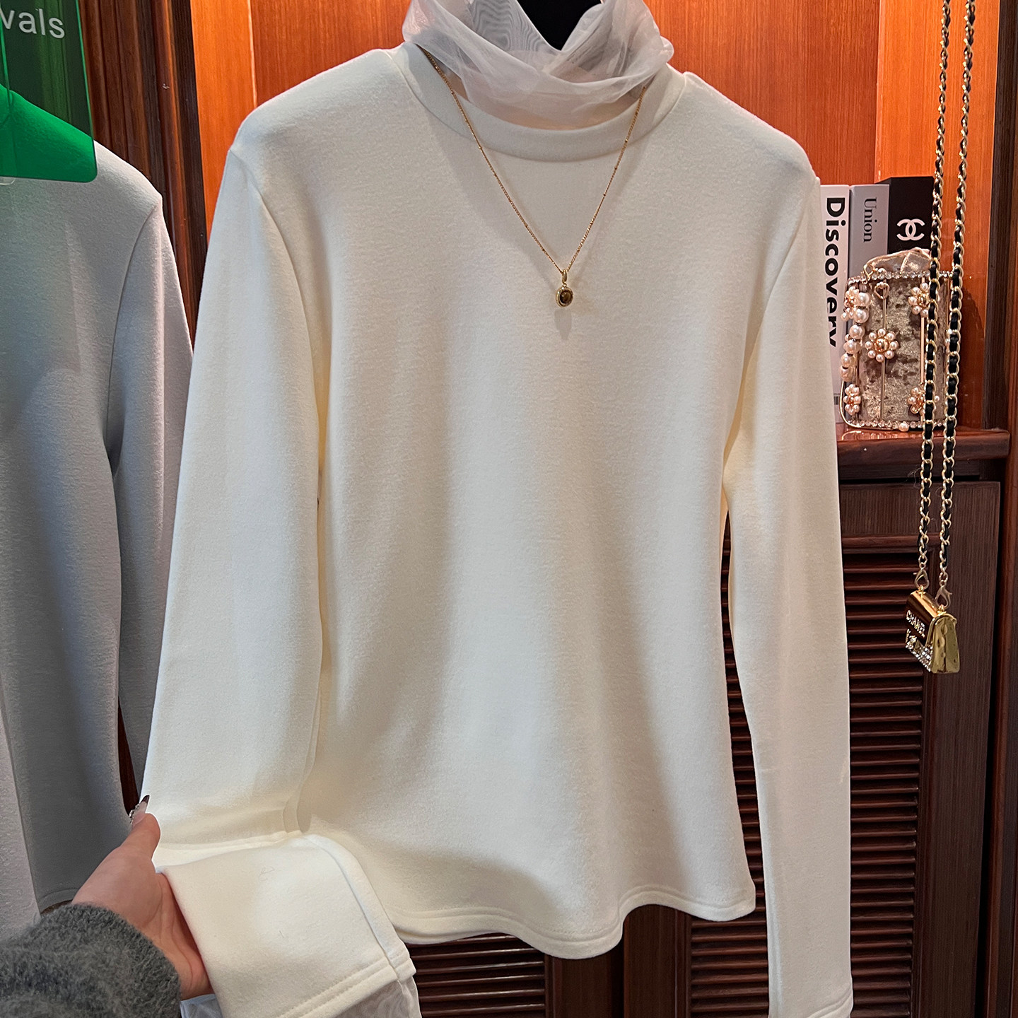 设计感网纱拼接高领磨毛T恤